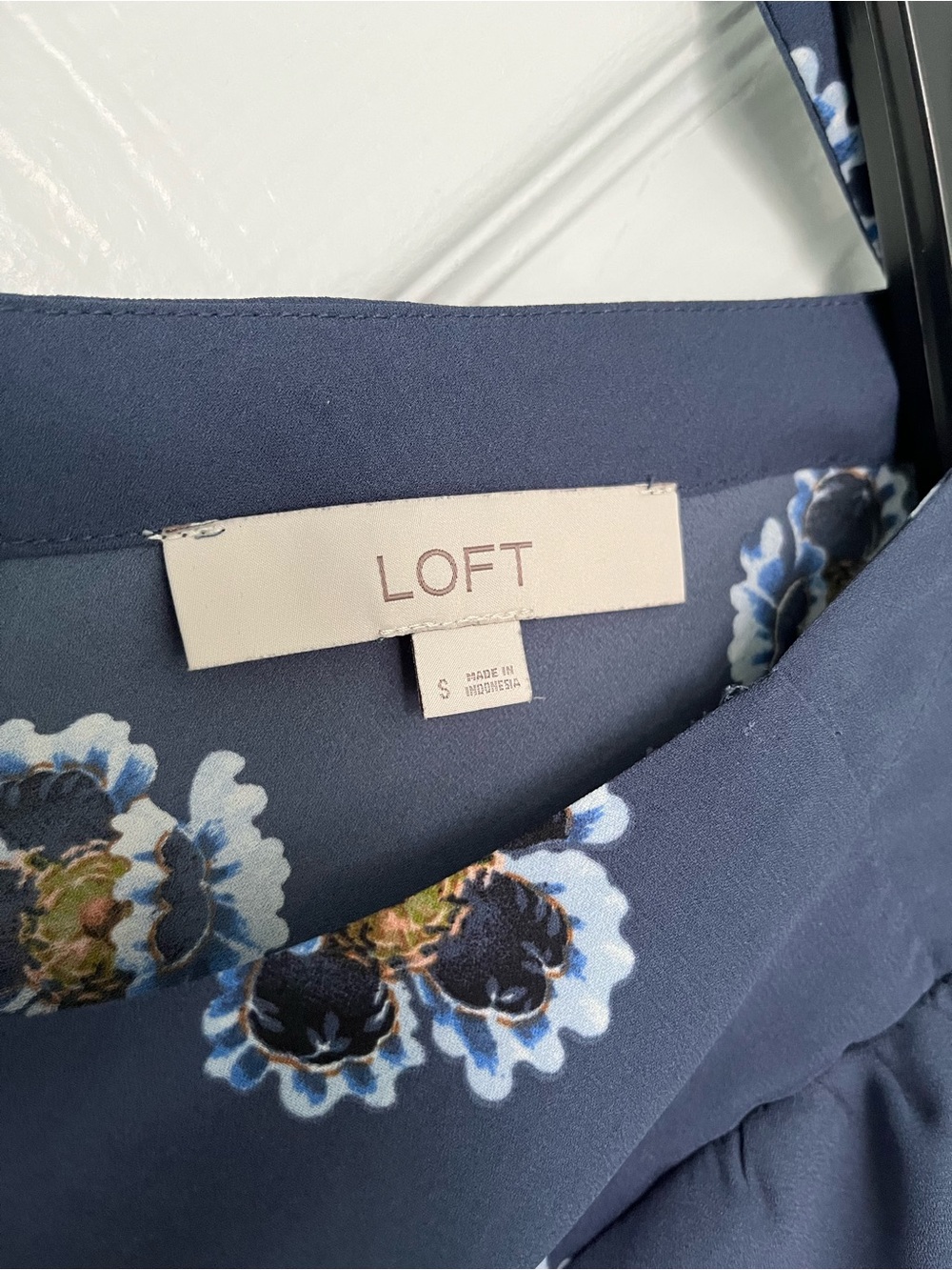 LOFT V-Neck Flutter Sleeve Blouse - Picture 3 of 4